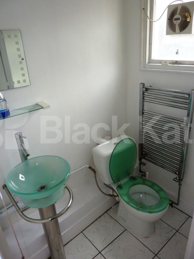 			LARGE 4 BED IN CAMDEN1, 4 Bedroom, 1 bath, 1 reception Flat			 Camden Street, CAMDEN